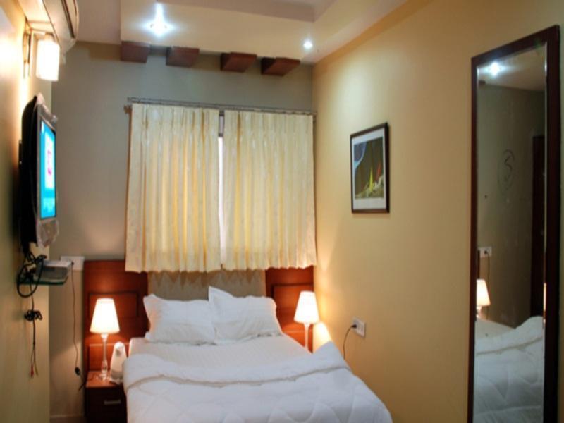 Hotel Sri Madhura Inn Hyderabad Exteriör bild